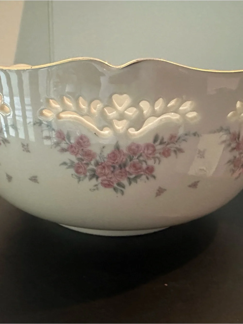 Lenox Fruit/vegetable Bowl Petite Rose with 24 Carat Gold Rim 8 inches across